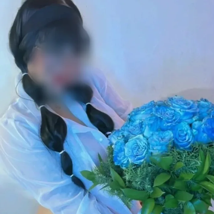 Daniela, 25