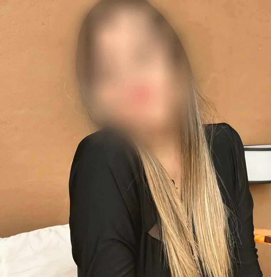 Julia, 28