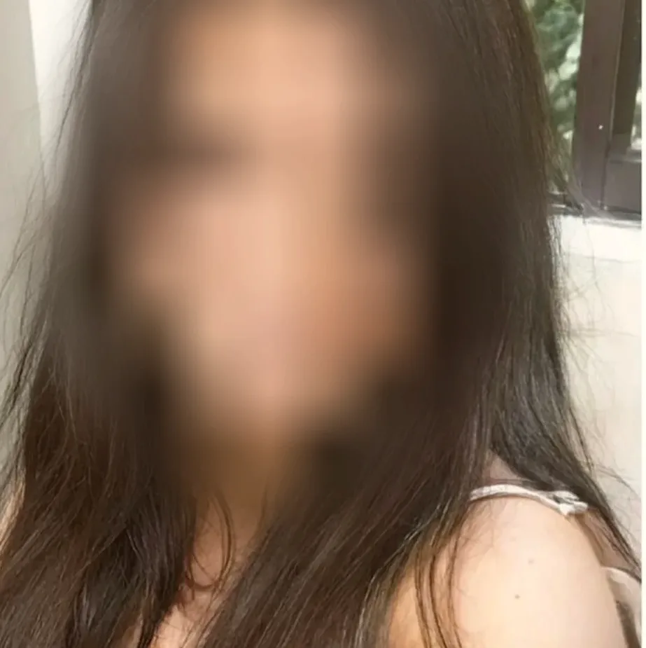 Nikolina, 21