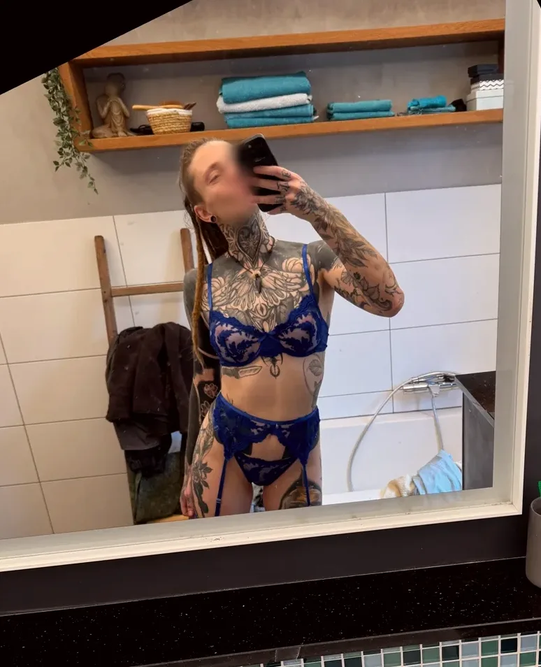 Sabrina, 30